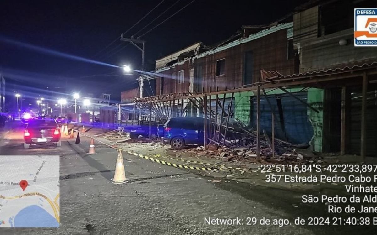 Telhado das kitnets desaba 