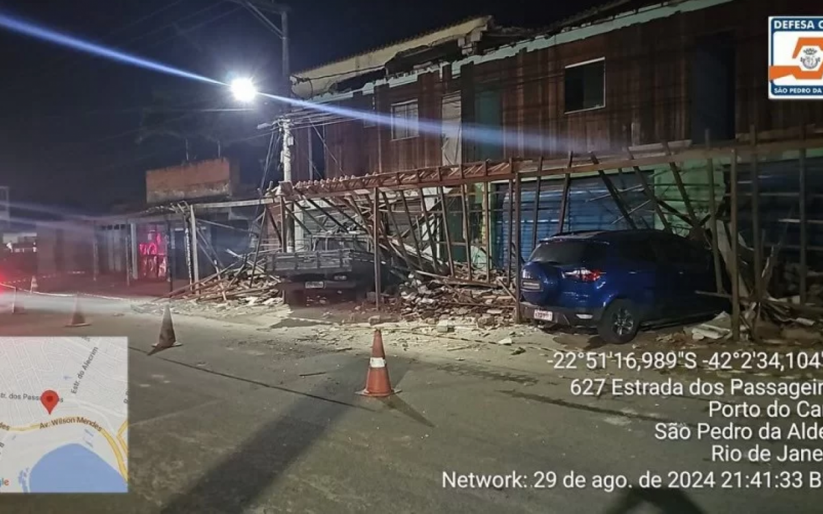 Telhado das kitnets desaba 