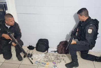 Um adolescente é apreendido e dois jovens são presos por tráfico de drogas em Cabo Frio
