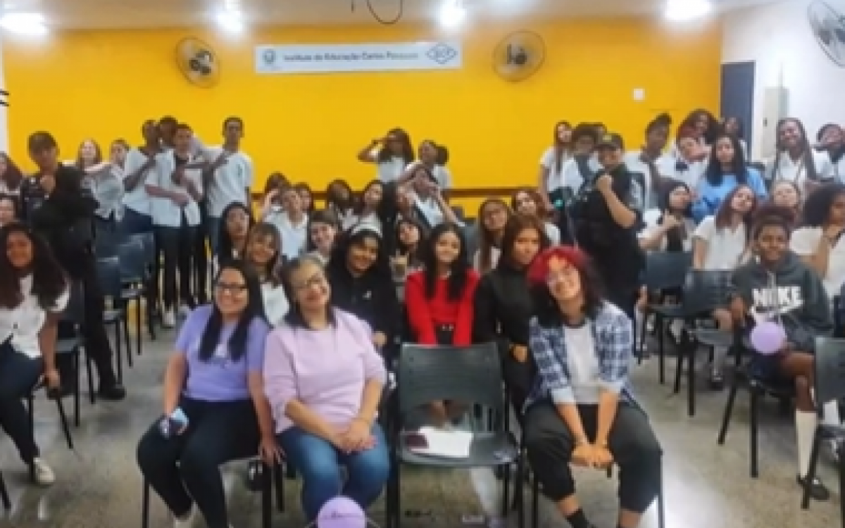 60 alunos do ensino médio do Instituto de Educação Carlos Pasquale participaram da palestra