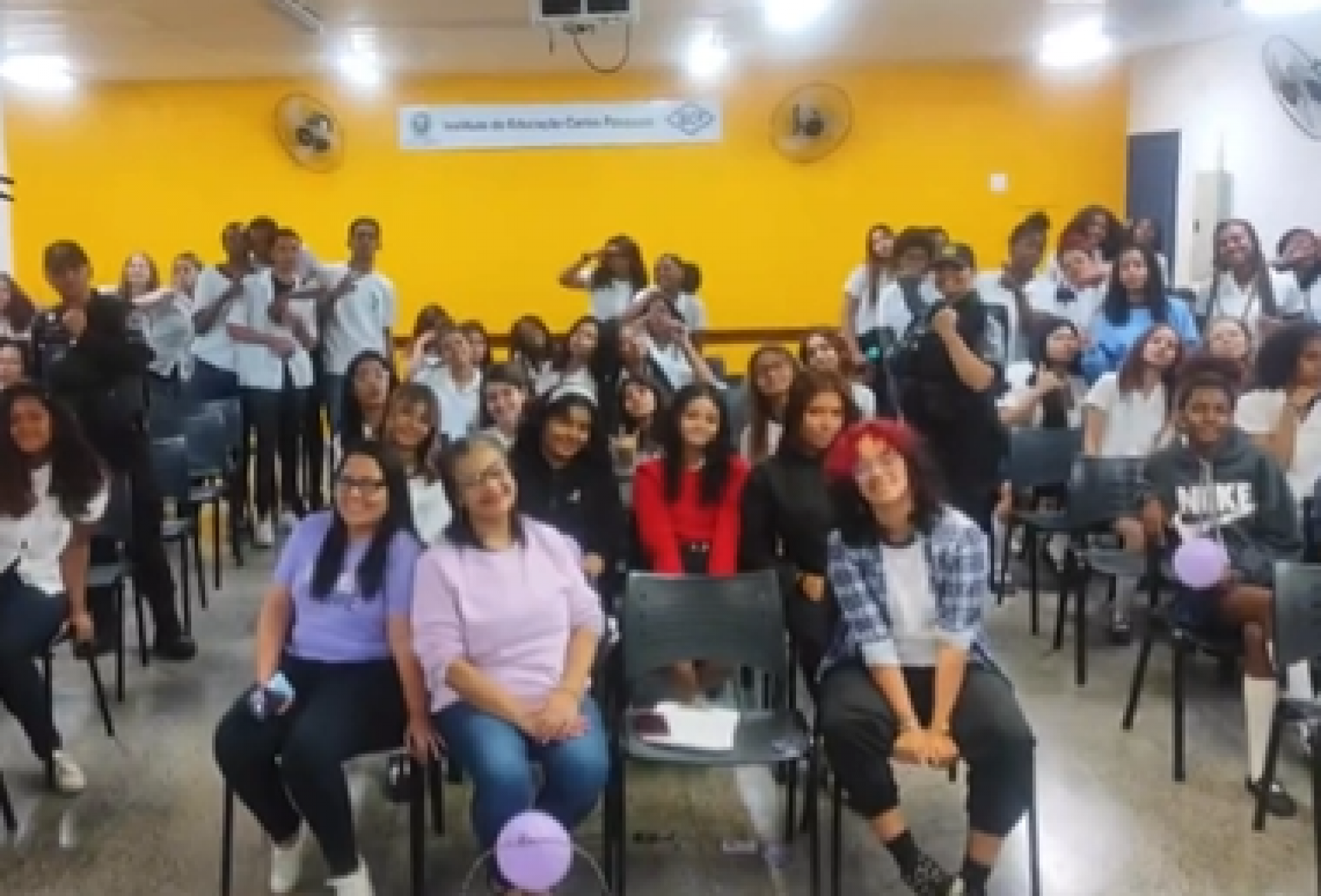 60 alunos do ensino médio do Instituto de Educação Carlos Pasquale participaram da palestra - Divulgação / 20º BPM