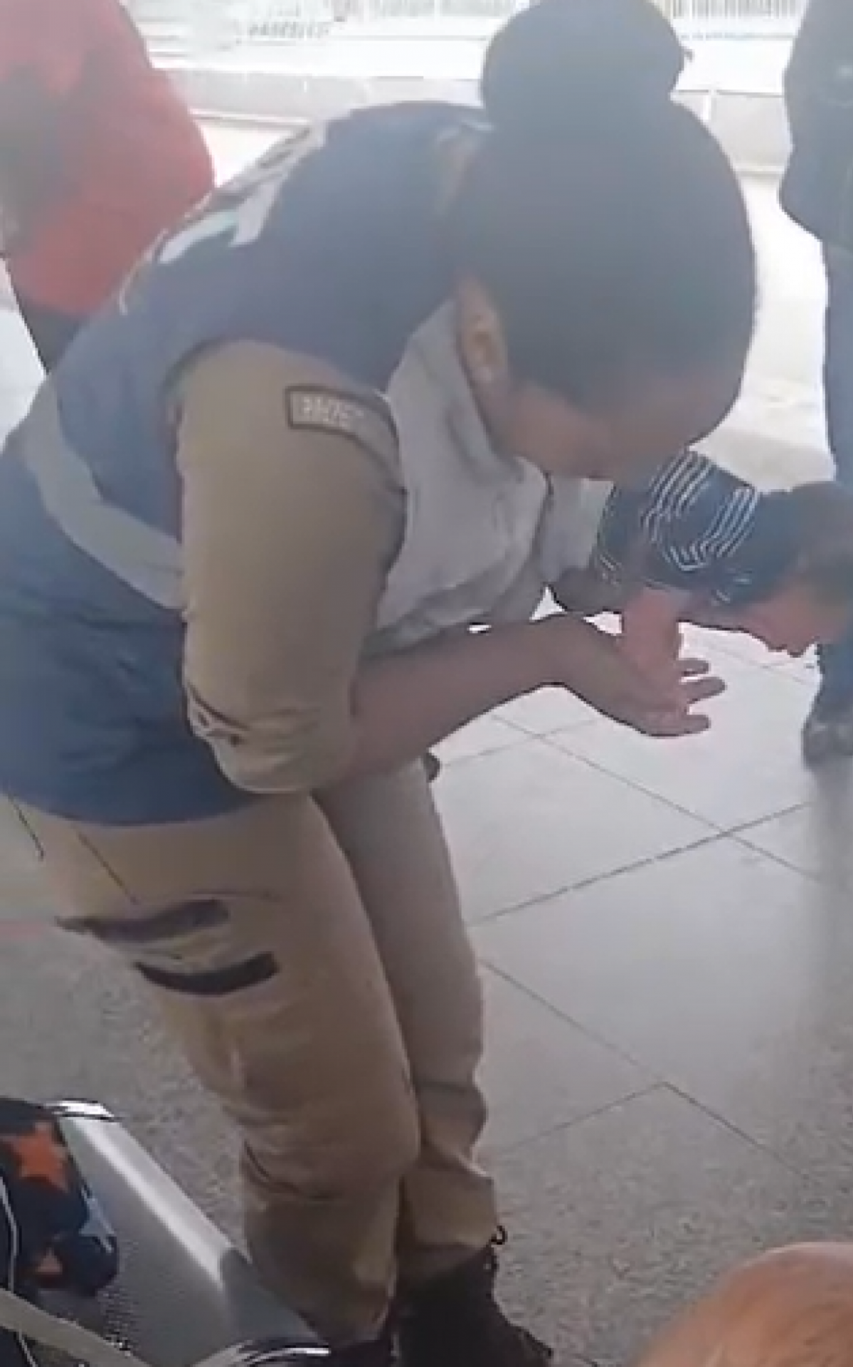 Agente colocou o rec&eacute;m-nascido de bru&ccedil;os e realizou a Manobra de Heimlich - Divulga&ccedil;&atilde;o / Seop