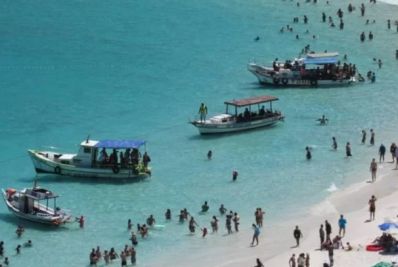Marinha do Brasil proíbe desembarque nas Prainhas do Pontal do Atalaia, em Arraial do Cabo, por tempo indeterminado