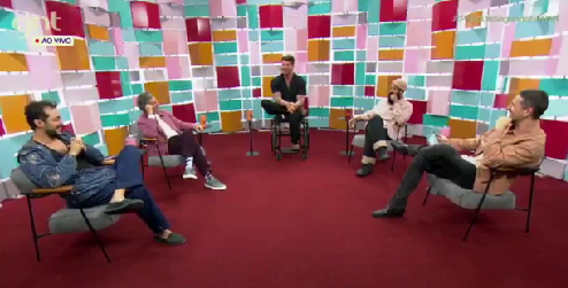 Eduardo Sterblitch reflete sobre dependência emocional: 'Sou muito carente' - Reprodução de vídeo