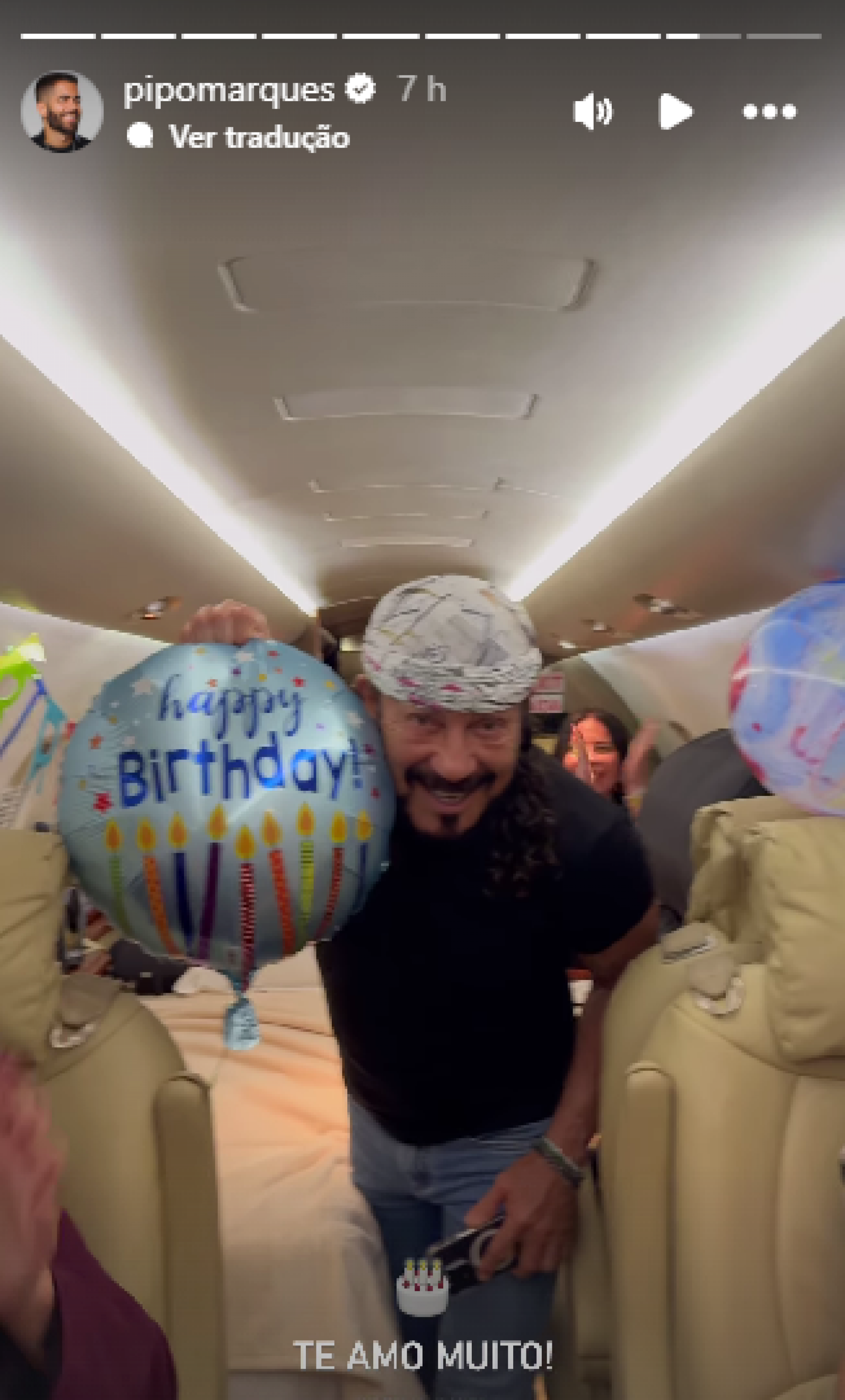Bell Marques comemora anivers&aacute;rio de 72 anos em avi&atilde;o - Reprodu&ccedil;&atilde;o de v&iacute;deo / Instagram