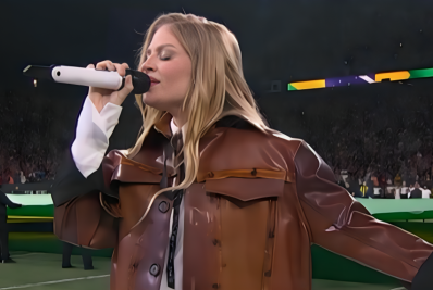 Luísa Sonza emociona ao cantar Hino Nacional em jogo da NFL no Brasil
