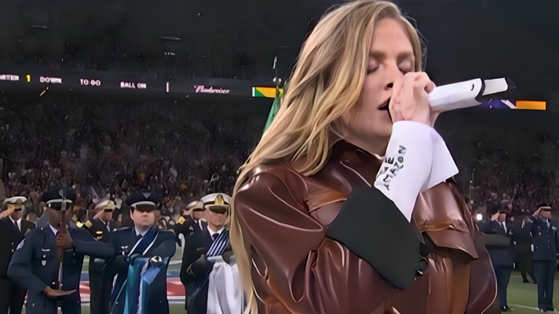 Luísa Sonza emociona ao cantar Hino Nacional em jogo da NFL no Brasil - Foto: Reprodução