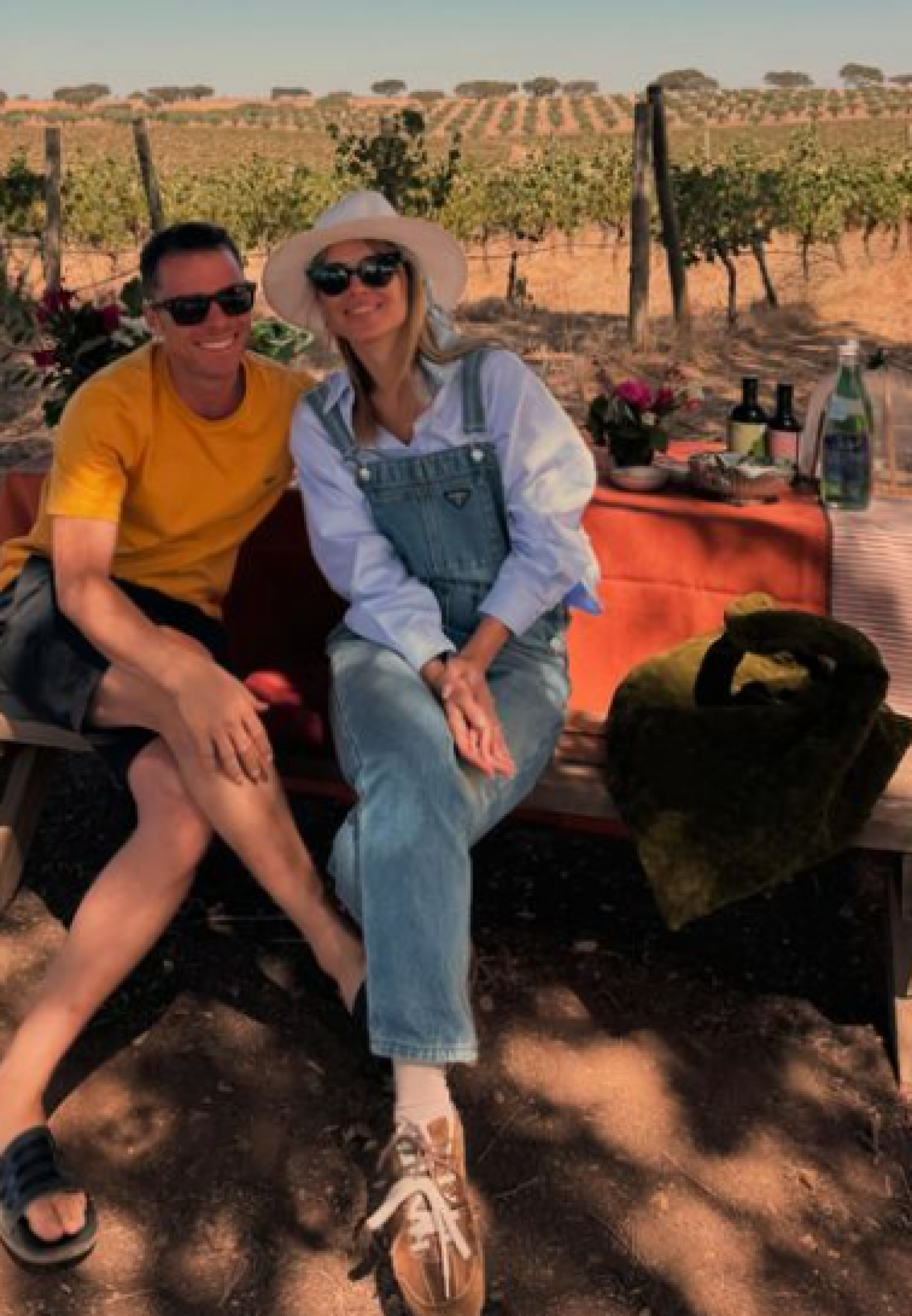 Carolina Dieckmann faz piquenique com vinhos em fazenda portuguesa - Reprodução / Instagram