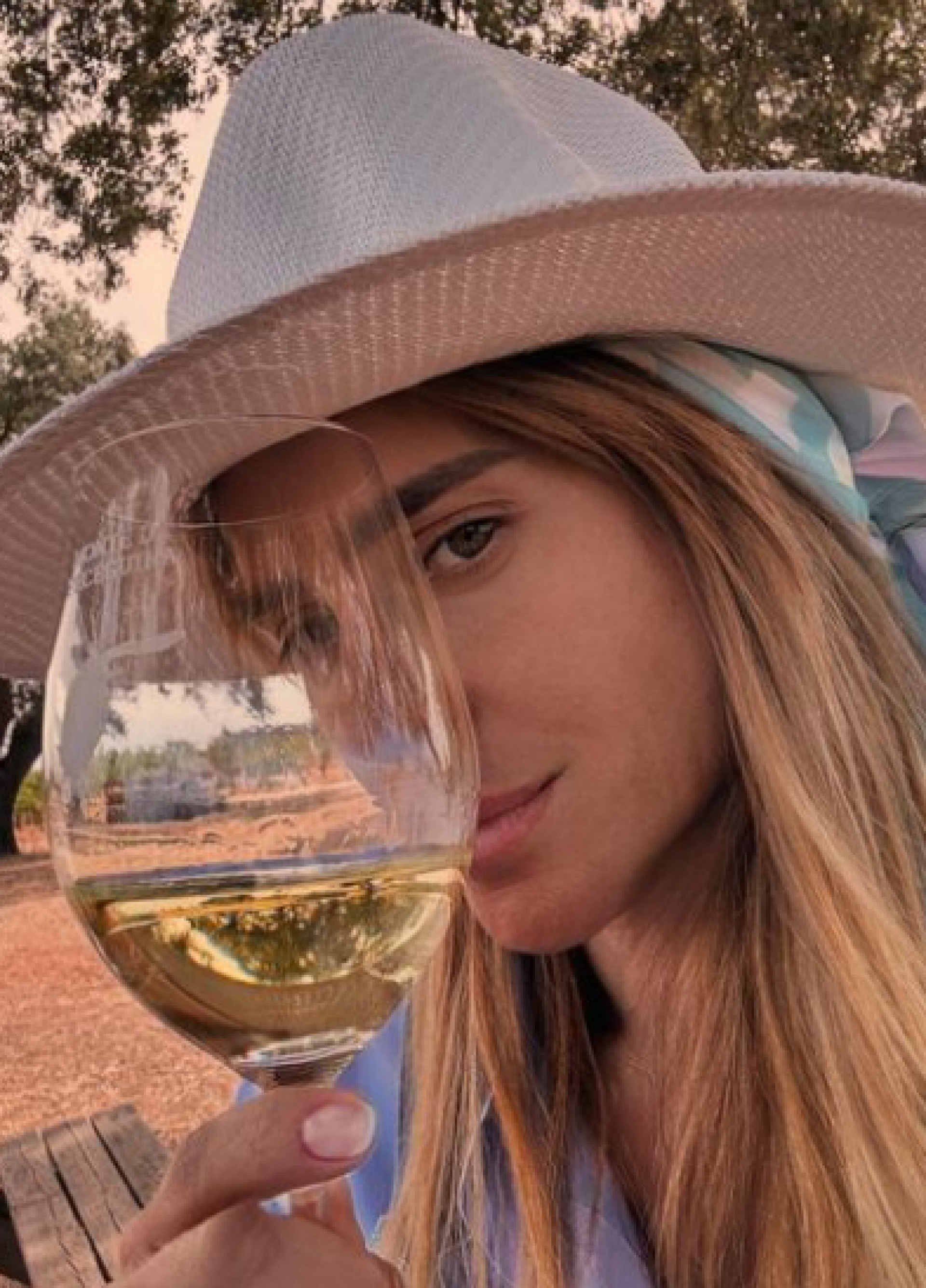Carolina Dieckmann faz piquenique com vinhos em fazenda portuguesa - Reprodução / Instagram