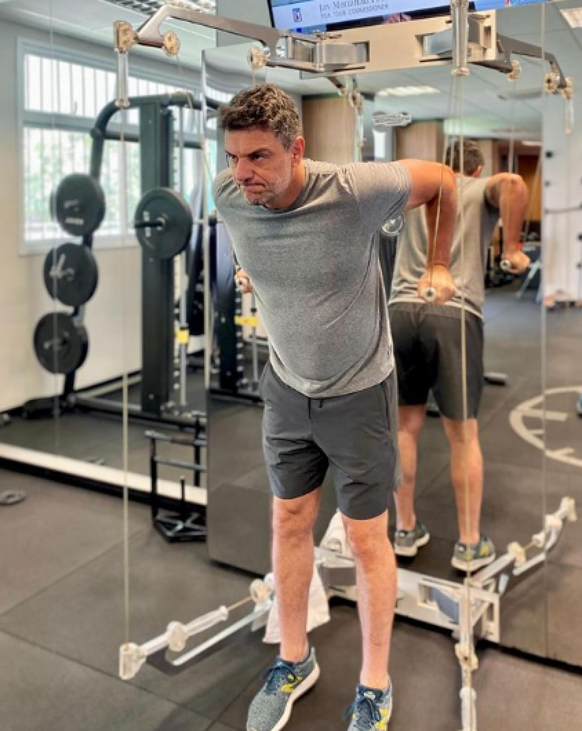 Rodrigo Lombardi mostra rotina de exercícios físicos: 'De volta' - Reprodução de vídeo / Instagram