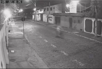 Mulher é vítima de assalto à mão armada em Cabo Frio; criminoso dispara, mas não acerta