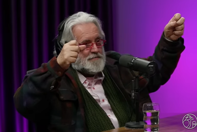 Leão Lobo revela que jogador do Athletico ameaçou jogá-lo do 18º andar após sexo 