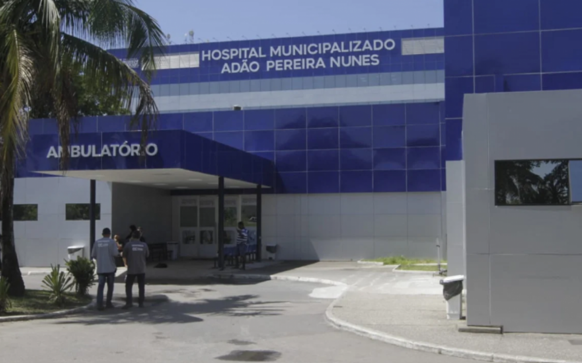 Jovem está internado no Hospital Municipalizado Adão Pereira Nunes, em Caxias