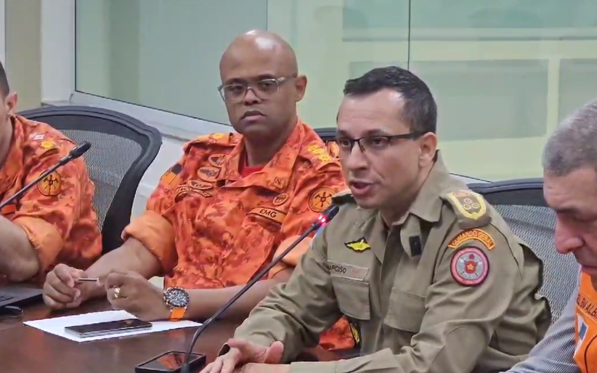 Reunião no gabinete de crise criado para intensificar o combate aos incêndios florestais