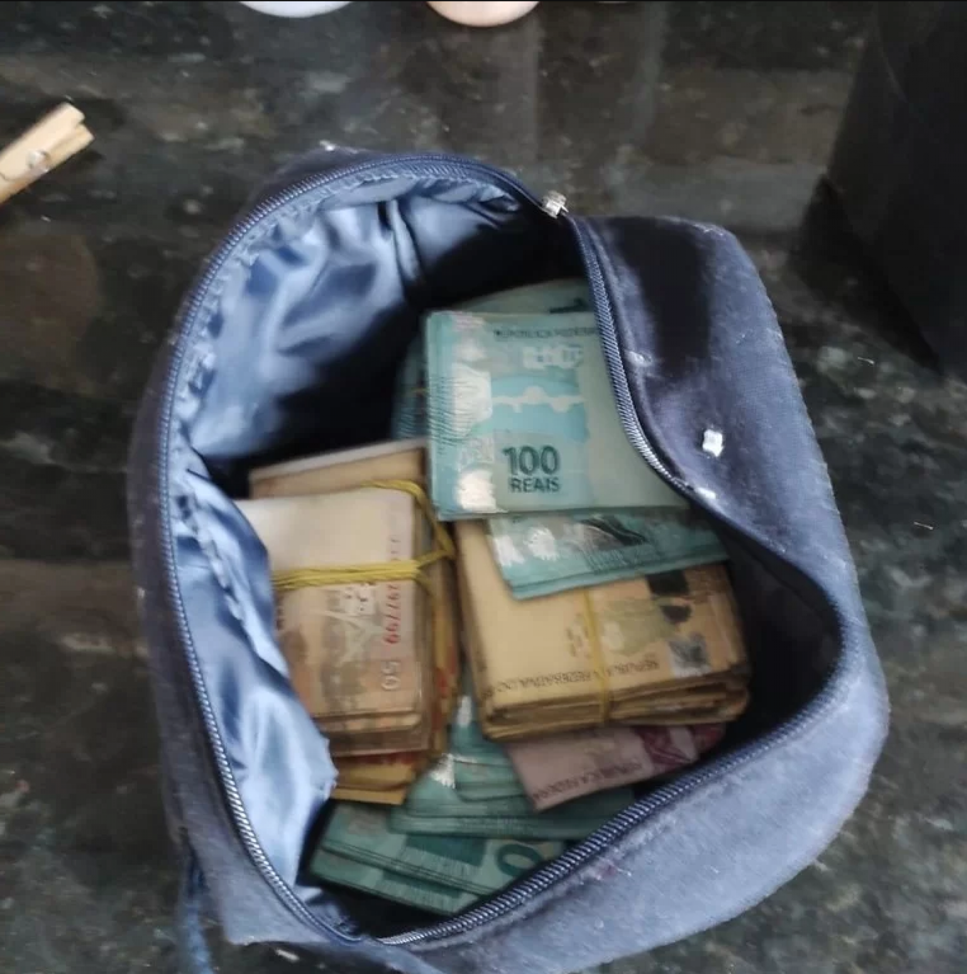 Utiliza&ccedil;&atilde;o de "laranjas" para burlar incompatibilidades com o exerc&iacute;cio da fun&ccedil;&atilde;o p&uacute;blica, lavagem de dinheiro - Divulga&ccedil;&atilde;o/PF