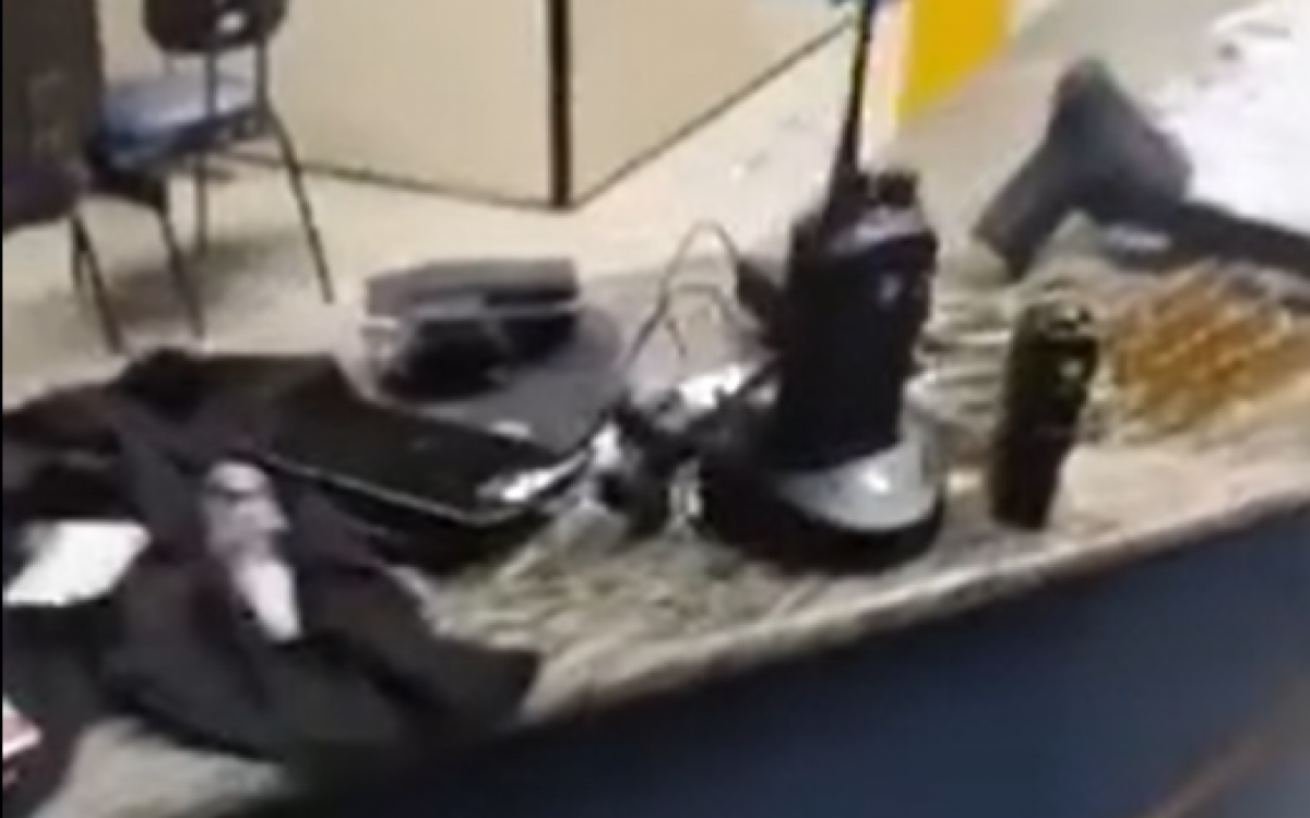 Material apreendido com os criminosos foi levado para a 27ª DP (Vicente de Carvalho)