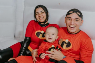 João Gomes e Ary Mirelle se fantasiam de 'Os Incríveis' no 'mesversário' do filho