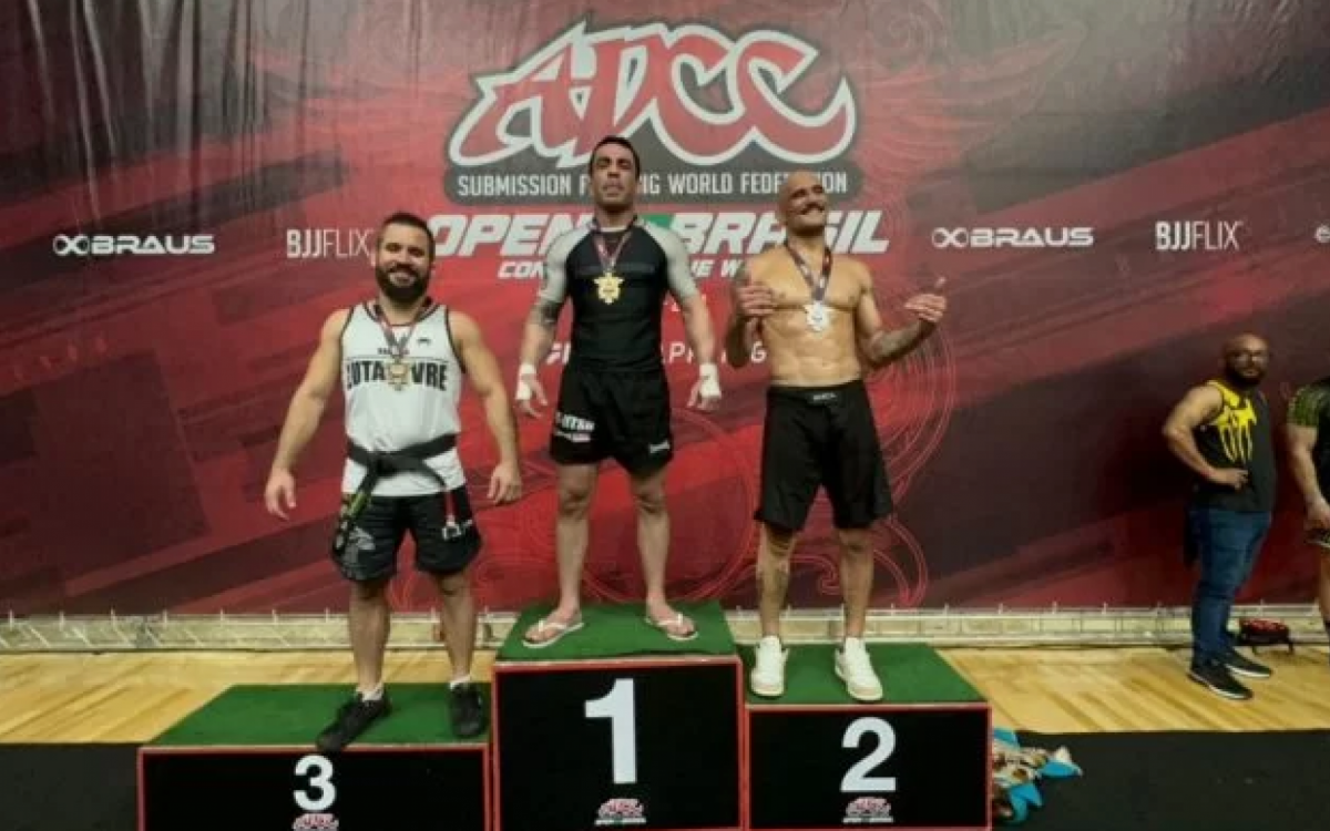 Revilis Barcelos é guarda civil municipal, campeão mundial de Jiu-Jitsu e professor do projeto social da GM