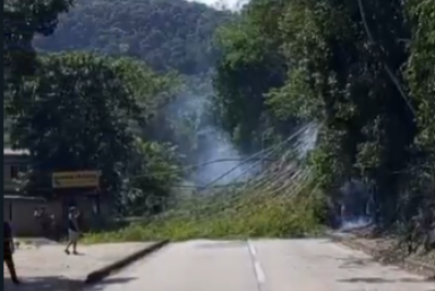 Trecho da subida da serra é atingido por incêndio em vegetação
