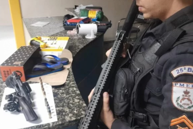 Dois homens são presos após assalto a utilitário do Mercado Livre em Cabo Frio