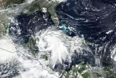 Furacão Helene, rebaixado para tempestade tropical, deixa três mortos nos EUA