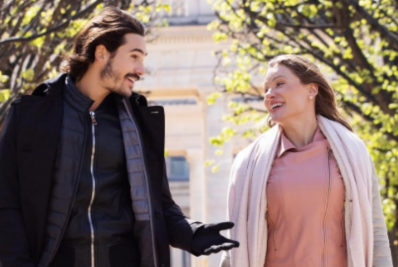 Nicolas Prattes surpreende ao surgir com a mãe: ‘Achei que era irmã’