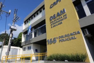 Homem é preso por agredir ex-companheira em Angra dos Reis