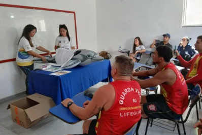 Instituto Albatroz participa da Oficina de Resgate e Primeiros Atendimentos para Guarda-Vidas de Arraial do Cabo