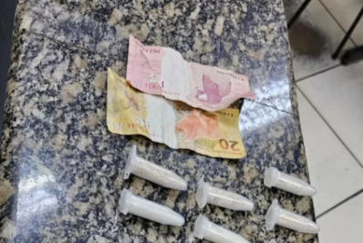 Adolescentes são flagrados desenterrando drogas em praia de Arraial do Cabo