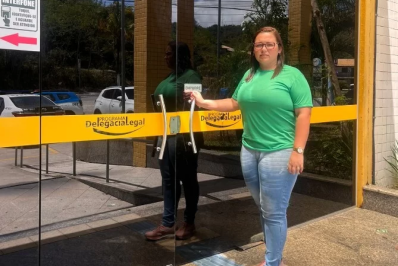 Candidata a vereadora em Arraial do Cabo tem portão de casa alvejado por tiros