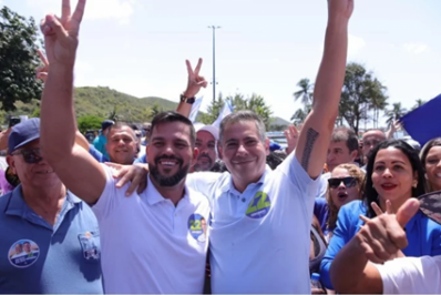 Mais de mil pessoas participam de ‘Abração no Morro da Guia’, em Cabo Frio