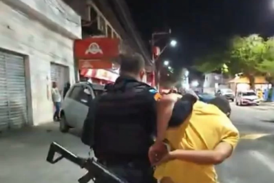 Homem é preso após roubar veículo e causar acidente com vítima em Cabo Frio