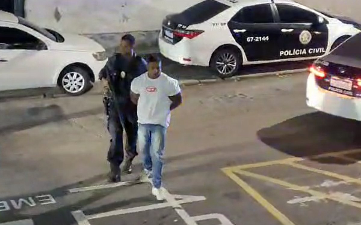 Vinicius Marinho foi abordado na saída de uma festa na Taquara, Zona Oeste