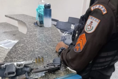 Autores de roubos são presos com itens das vítimas no bairro Ogiva, em Cabo Frio