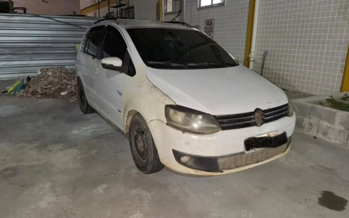 Veículo dos suspeitos, um Spacefox branco 