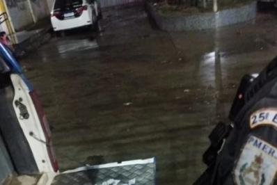 Polícia Militar encontra drogas abandonadas após perseguição em Unamar, no segundo distrito de Cabo Frio