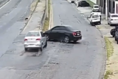 Câmeras de segurança flagram acidente em São Pedro da Aldeia