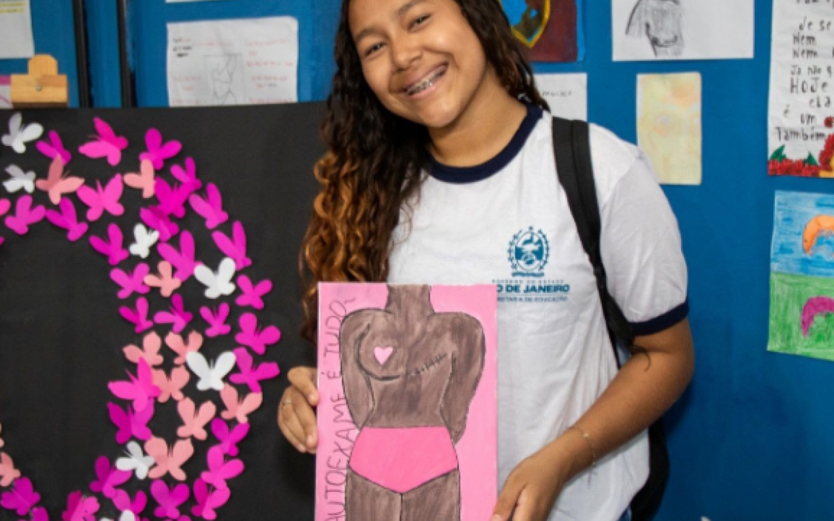 A estudante Nayane de Melo conta que ao fazer o quadro se inspirou na mãe de um amigo que venceu a doença