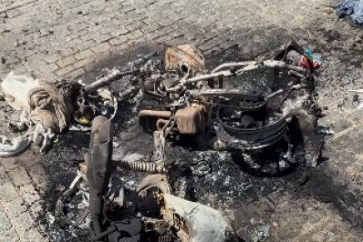 Influenciador presenteia dono de moto incendiada por torcedores do Peñarol com veículo novo