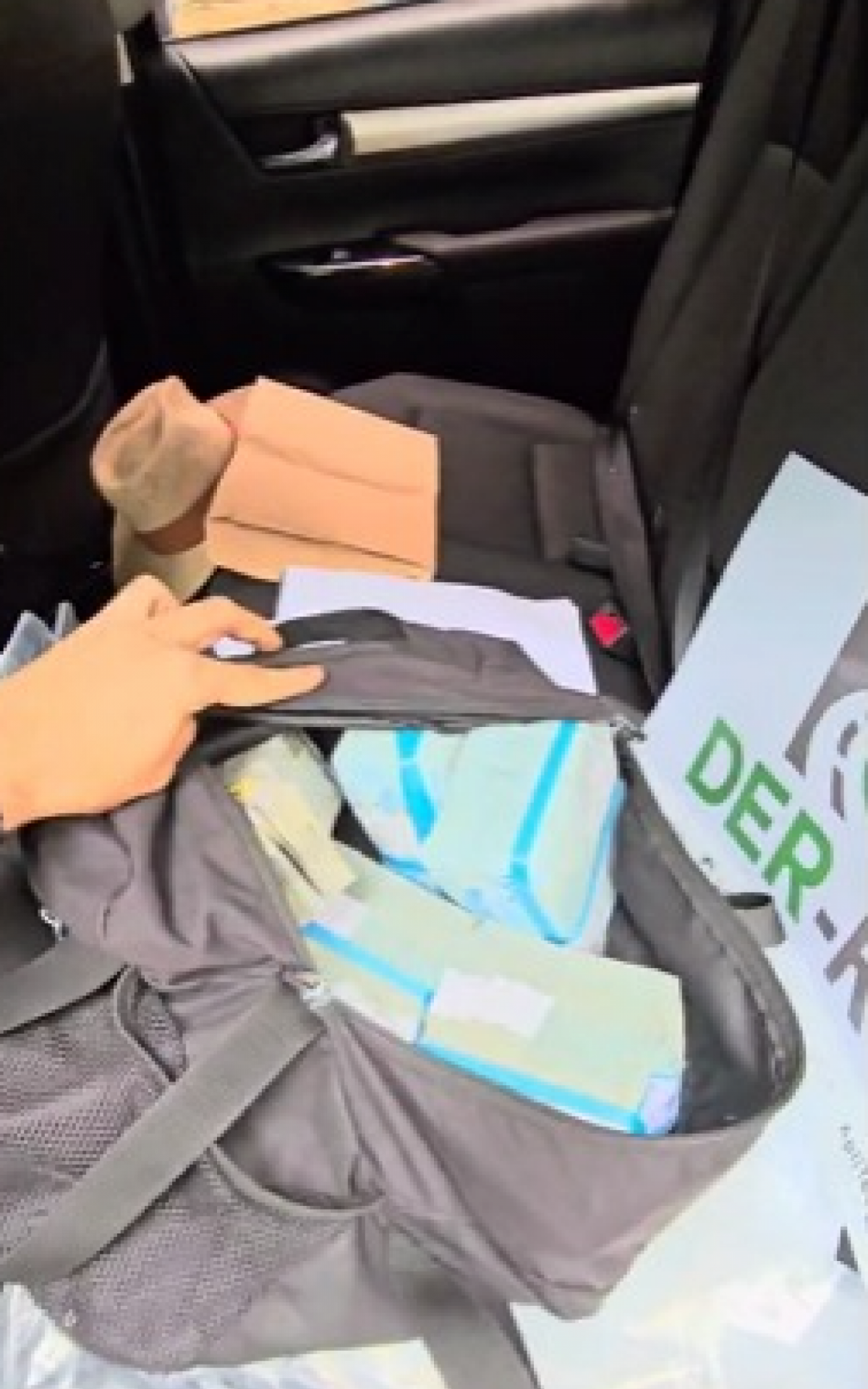 Os dois suspeitos foram encaminhados à Superintendência Regional da Polícia Federal - Divulgação / Polícia Federal