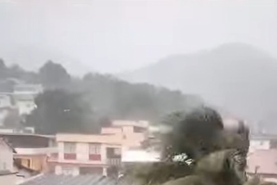 Chuva forte e ventania chegam ao estado do Rio e causa transtornos