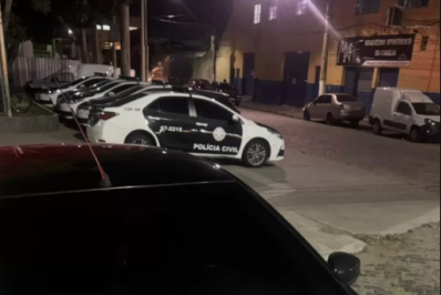 Dupla tenta fuga com R$ 10 mil em produtos furtados de farmácias, mas é detida pela PM em Cabo Frio