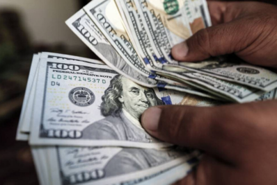 Dólar sobe com incertezas sobre plano de redução de gastos