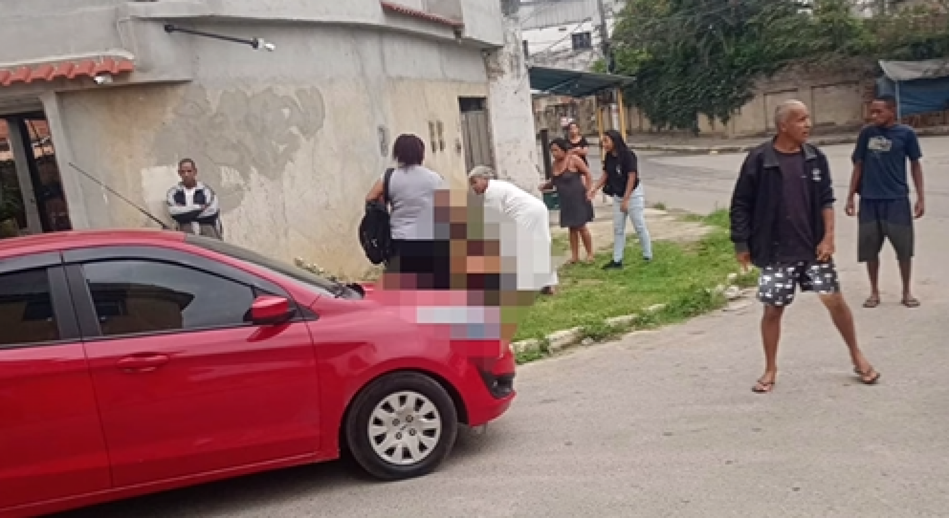 Mulher foi atacada a facadas na Rua Virgínia Magalhães, no bairro Carmari - Reprodução / Redes Sociais