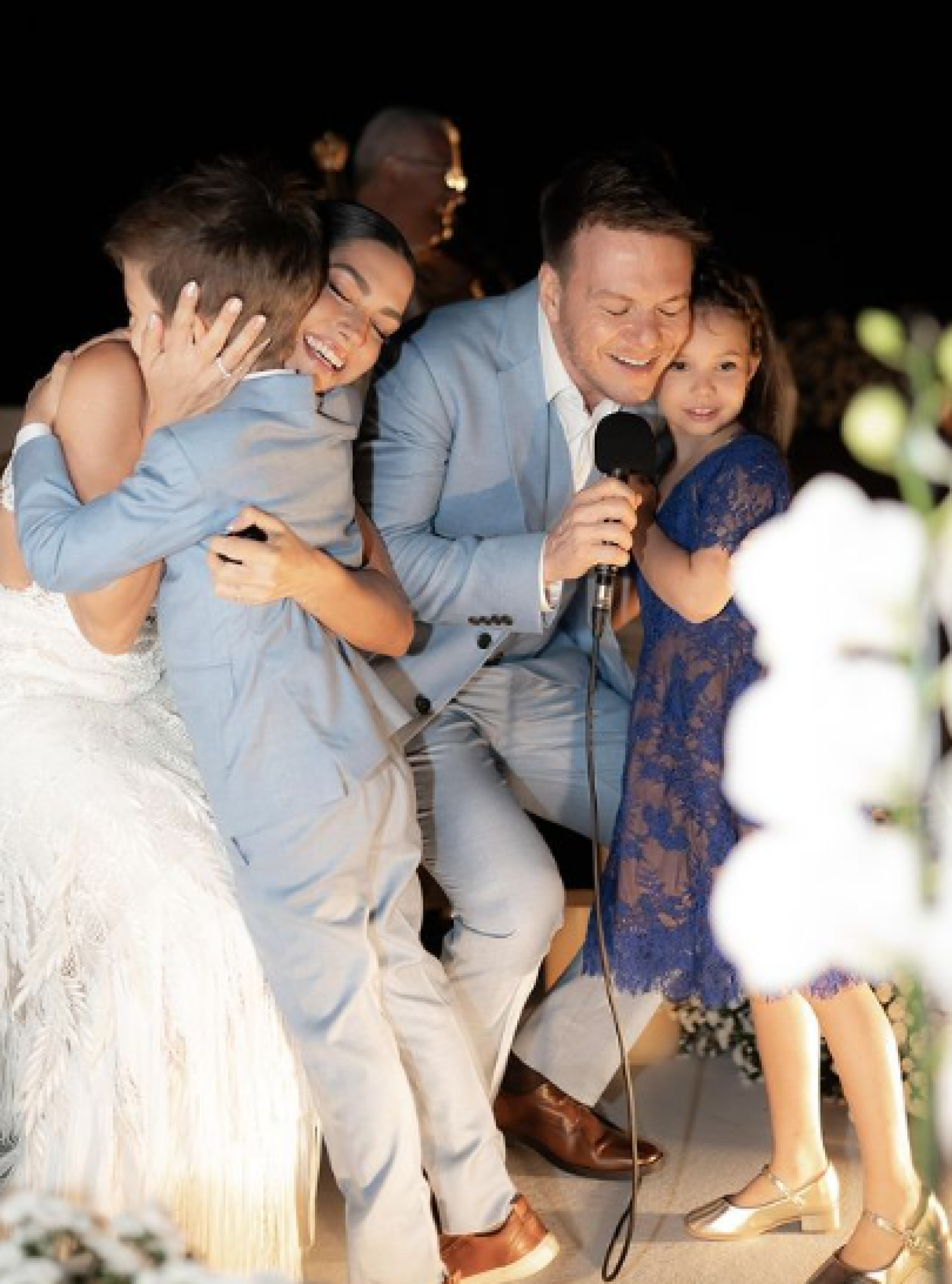 Thais Fersoza e Michel Teló ao lado dos filhos, Melinda e Teodoro - Reprodução / Instagram