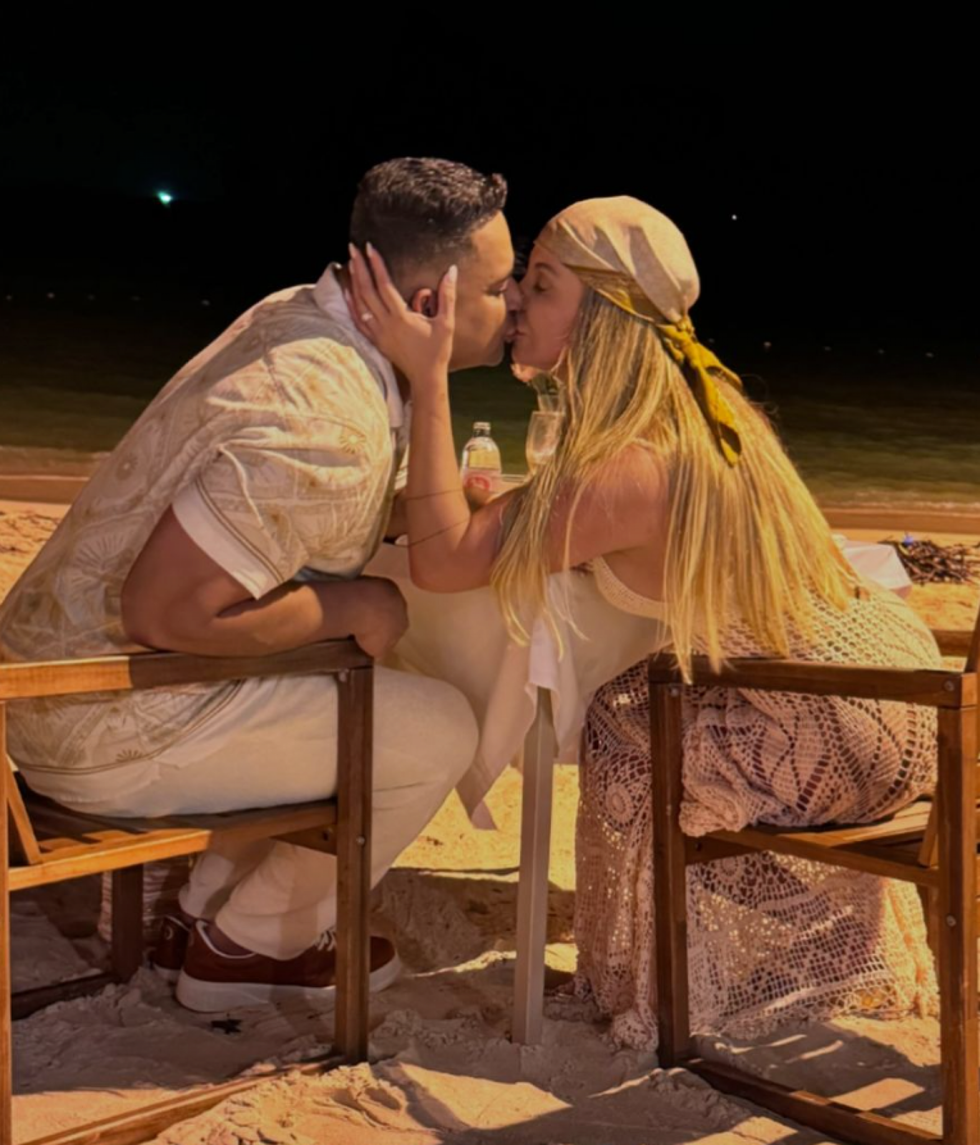 Carla Perez posa em jantar romântico com Xanddy - reprodução Instagram