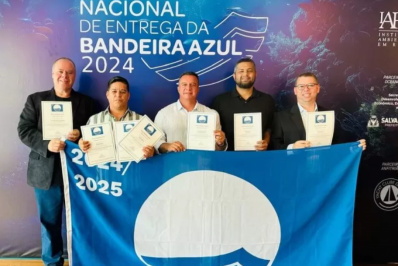 Arraial do Cabo recebe selo Bandeira Azul em cerimônia realizada em Salvador