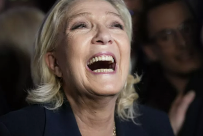 Marine Le Pen nega 'sistema' de desvio de fundos europeus