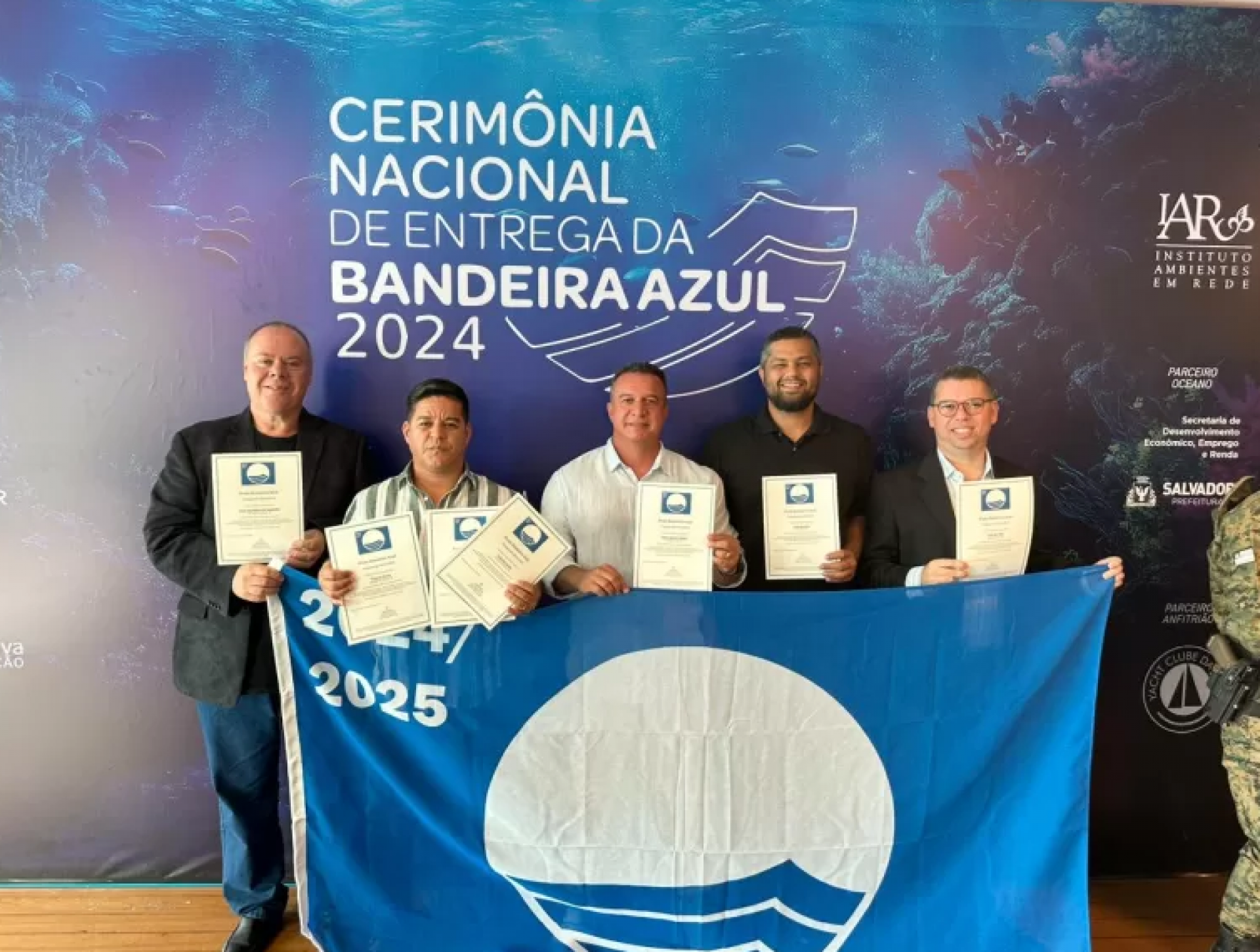 Secret&aacute;rio de Meio Ambiente, Vin&iacute;cius Lavalle, e o Subsecret&aacute;rio Caio Pedrosa presentes na cerim&ocirc;nia de entrega oficial da Bandeira Azul - Ascom 