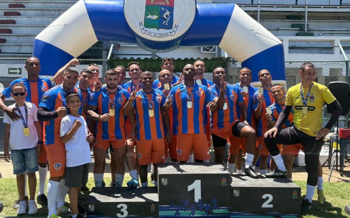 Jogadores do 39º BPM no lugar mais alto do pódio